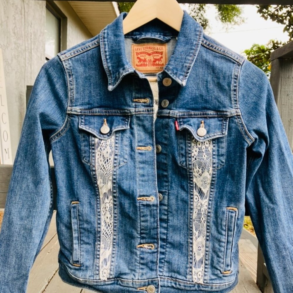 One of a kind Lace embellished Levi jacket - Picture 2 of 2
